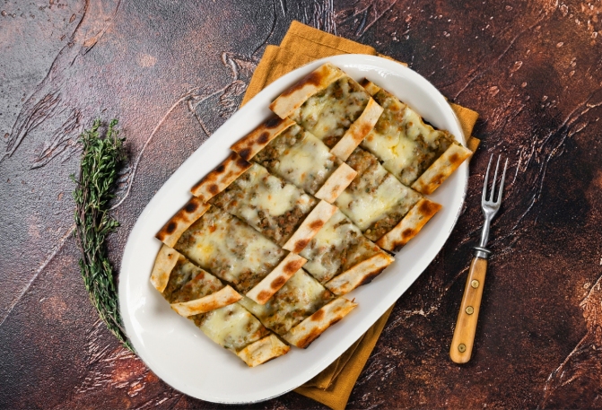 Kıymalı Kaşarlı Pide